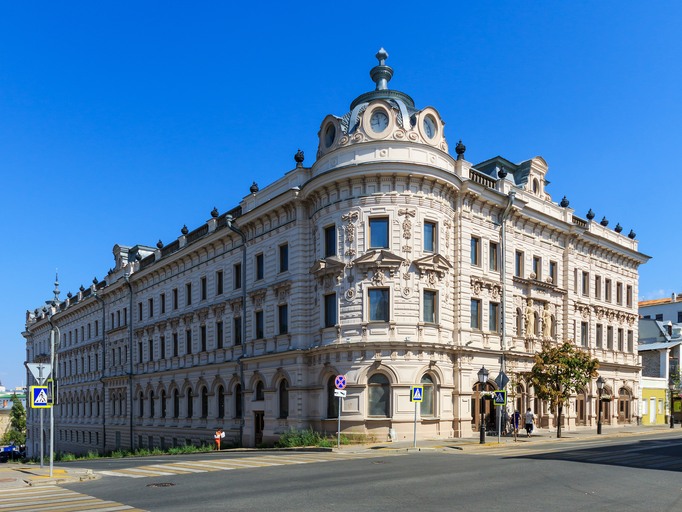 Александровский пассаж)
